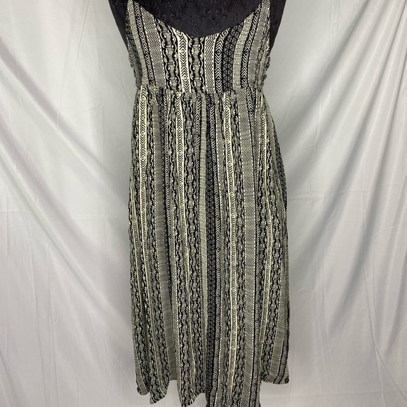 π« womens Urban outfitters long flowy dress black and white | summer dress - Picture 2 of 5